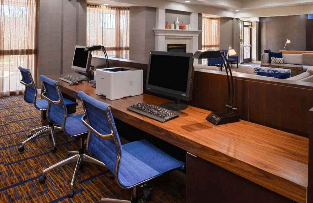Country Inn & Suites By Radisson, Brown Deer - Milwaukee North-1