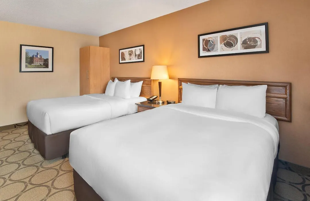 Comfort Inn Pembroke-1