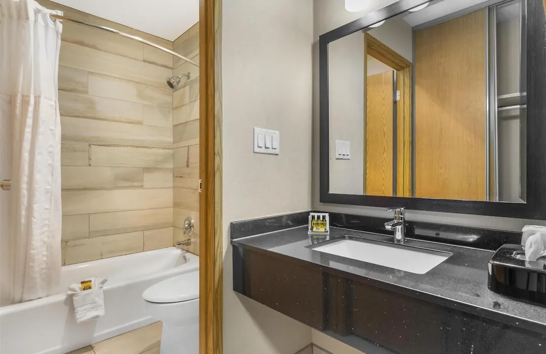 Best Western Plus Country Meadows Inn-1