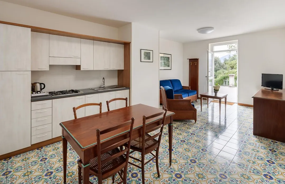 Residence L'Ulivo - Apartments In The City Center, With Fitness, Squash & Private Parking-1
