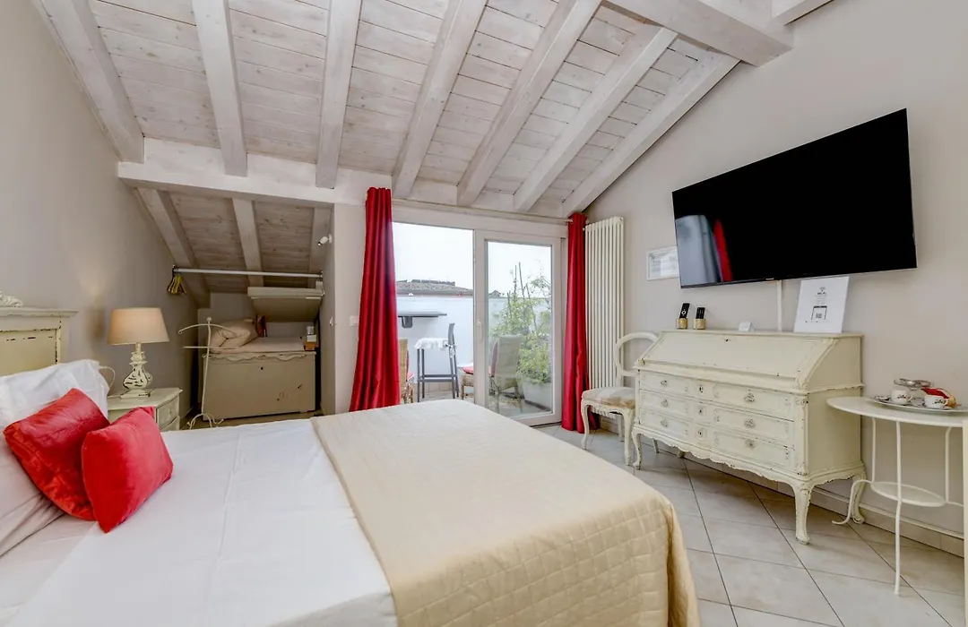 Le Reve - Lake View Rooms-1