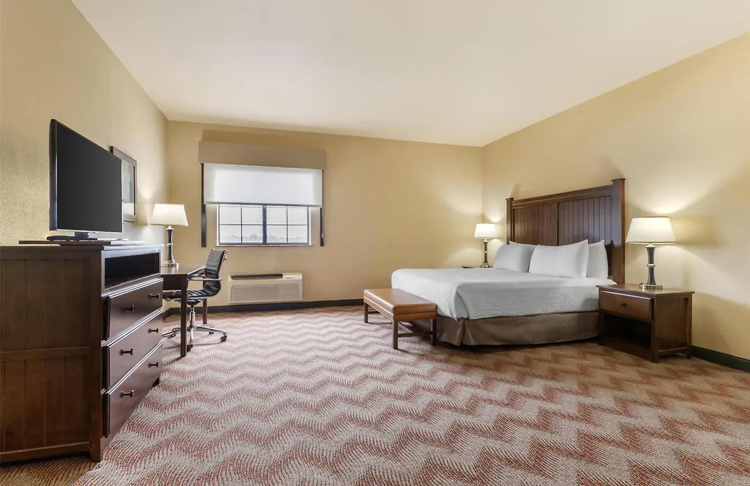 Best Western Plus Cimarron Hotel & Suites-1