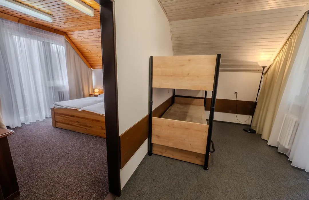 Hotel FIS-1