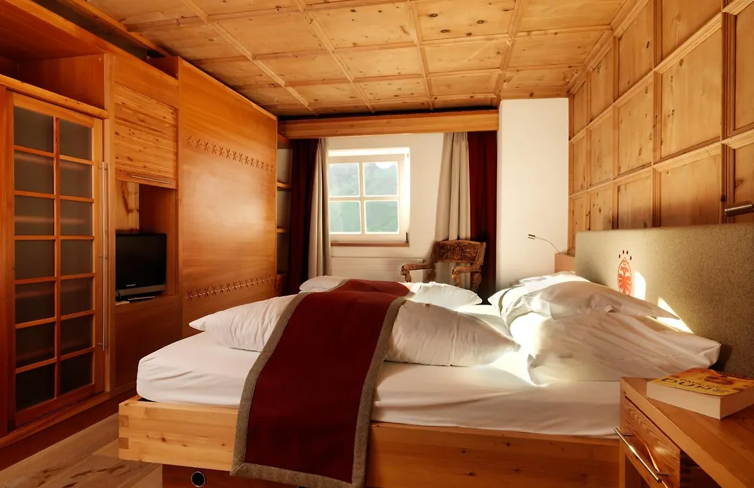 Hotel Goldener Adler - Im Sommer Silvretta Premium Card Inkludiert-1