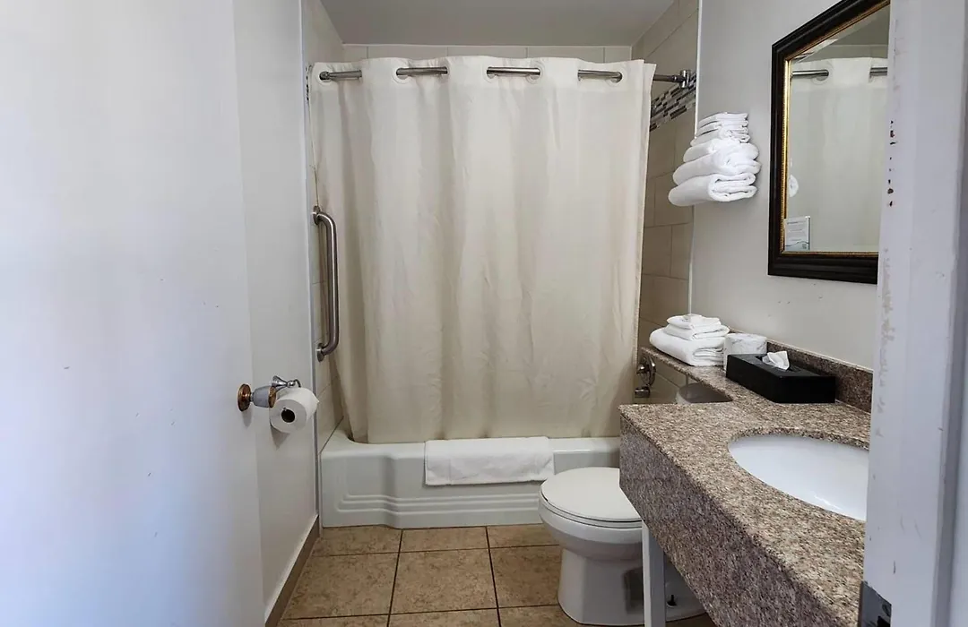 Super 8 By Wyndham Pembroke-1