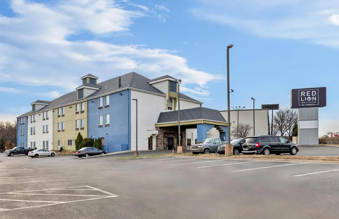 Red Lion Inn & Suites Blue Springs-1