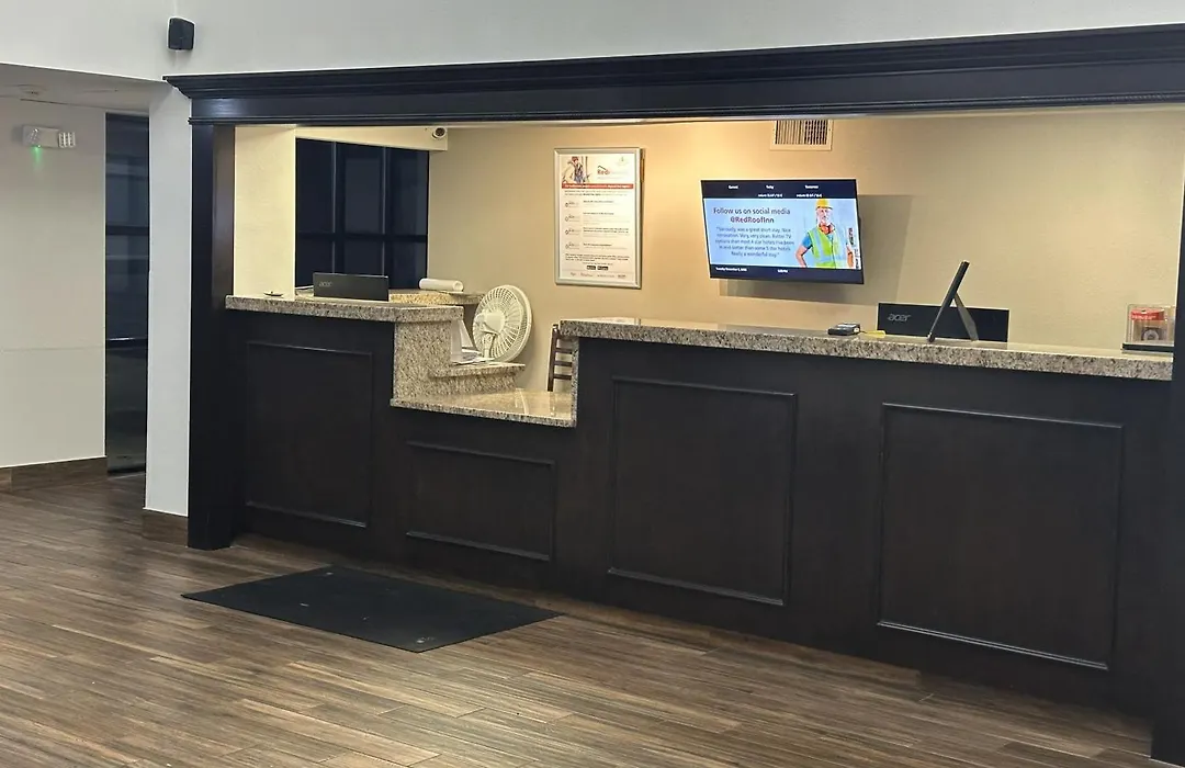 Red Roof Inn & Suites Middleborough-1