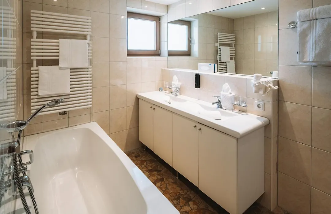 Hotel Garni Alpenjuwel-1