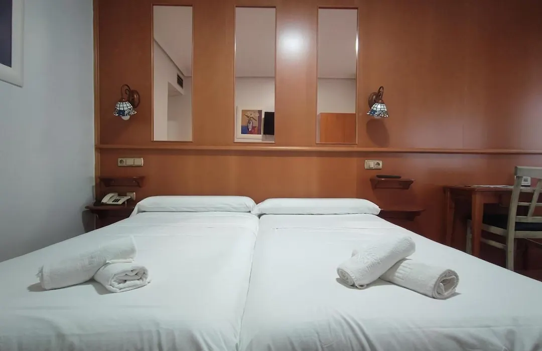 Hotel Aro'S-1