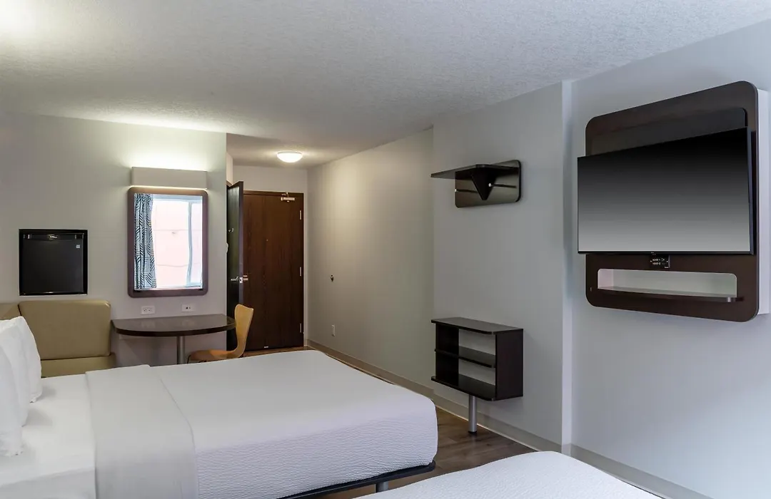 Motel 6 Airdrie-1