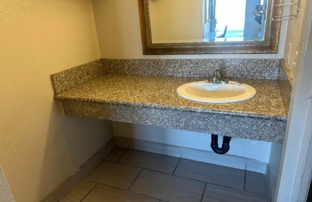 Best Economy Inn & Suites-1
