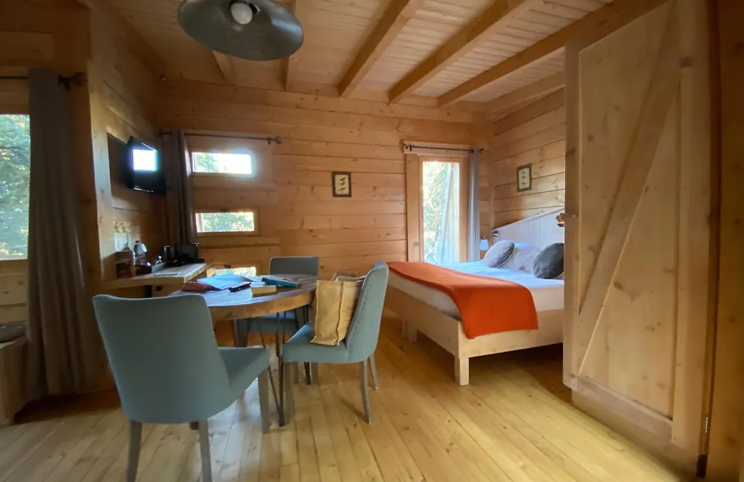 Les Cabanes Dans Les Bois-1