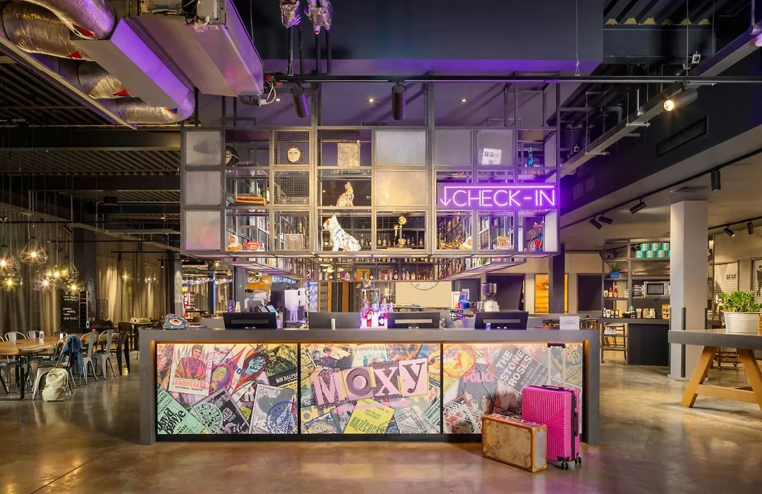 Moxy London Heathrow Airport-1