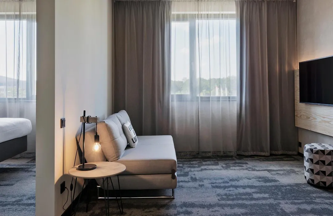 Moxy Frankfurt Airport Kelsterbach-1