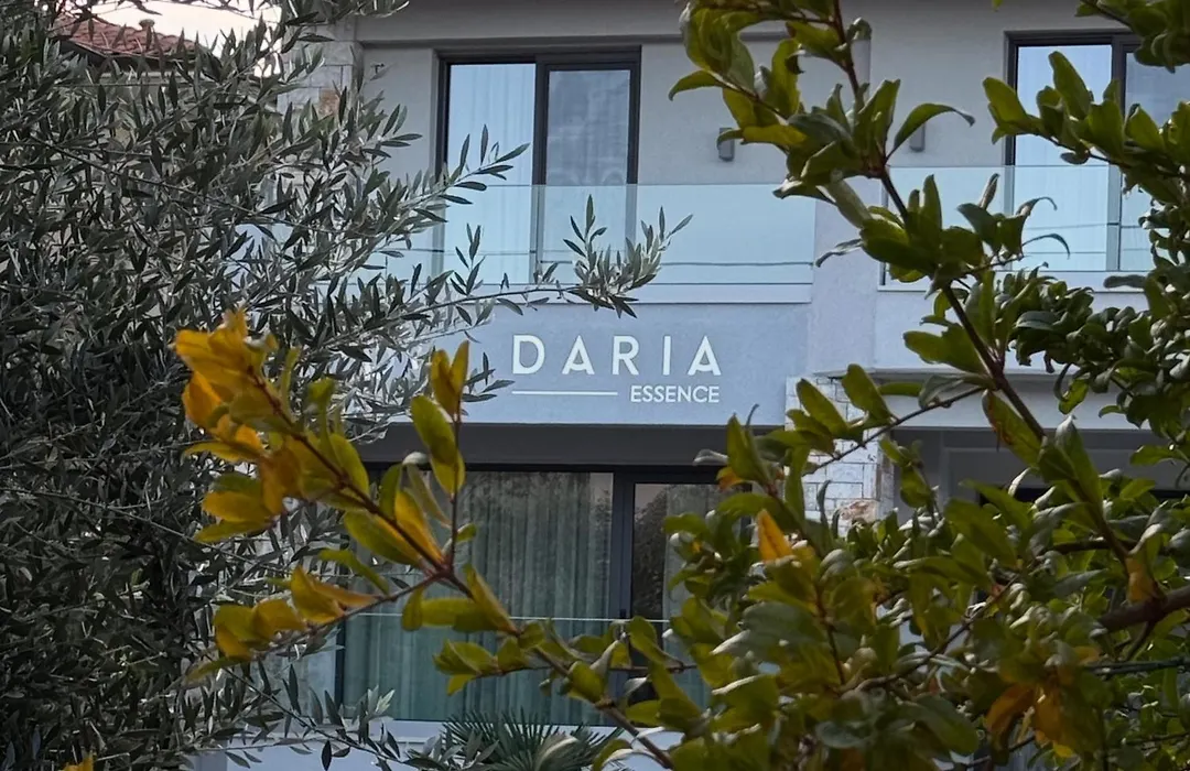 Daria Essence-1