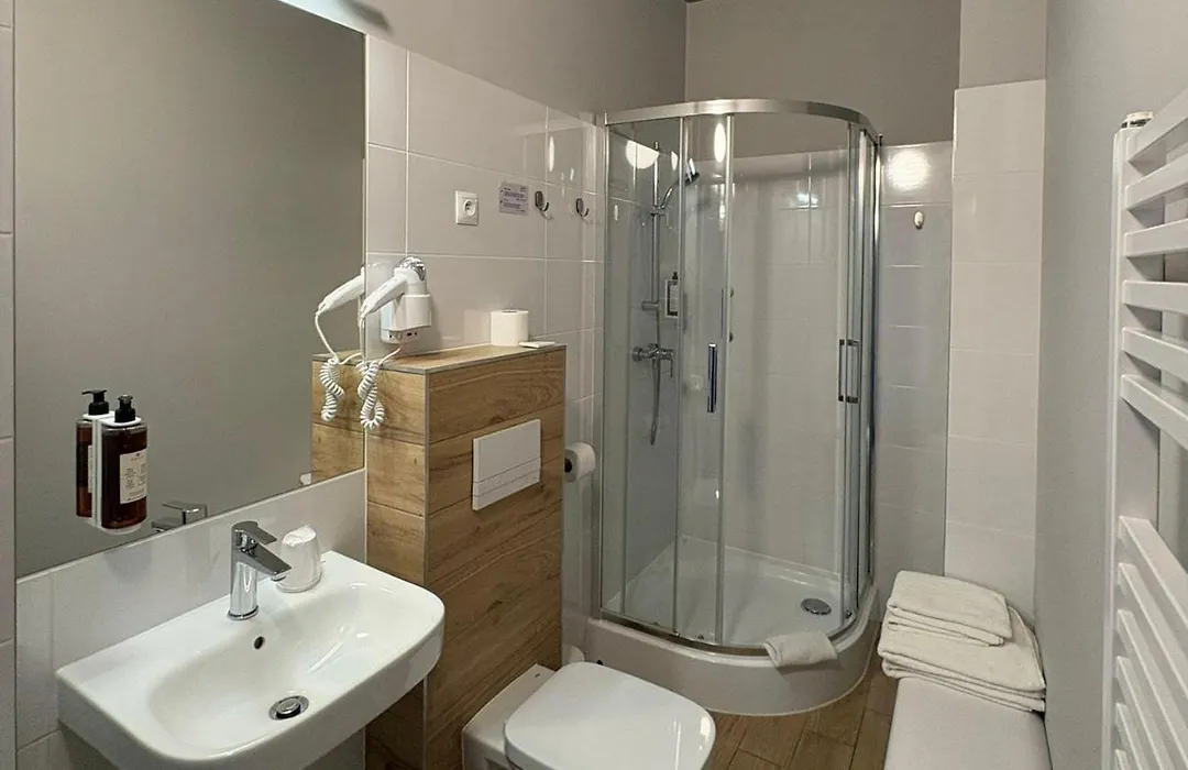 Hotel 107-1
