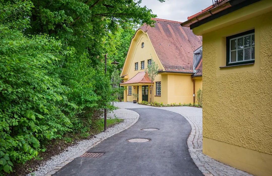 Gutshotel Menterschwaige-1