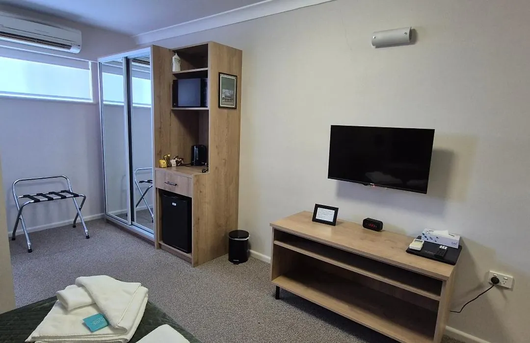 The Molong Motor Inn-1