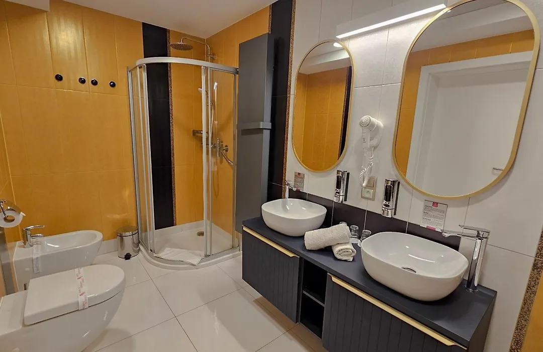 Malinowy Dwor Hotel Medical Spa-1