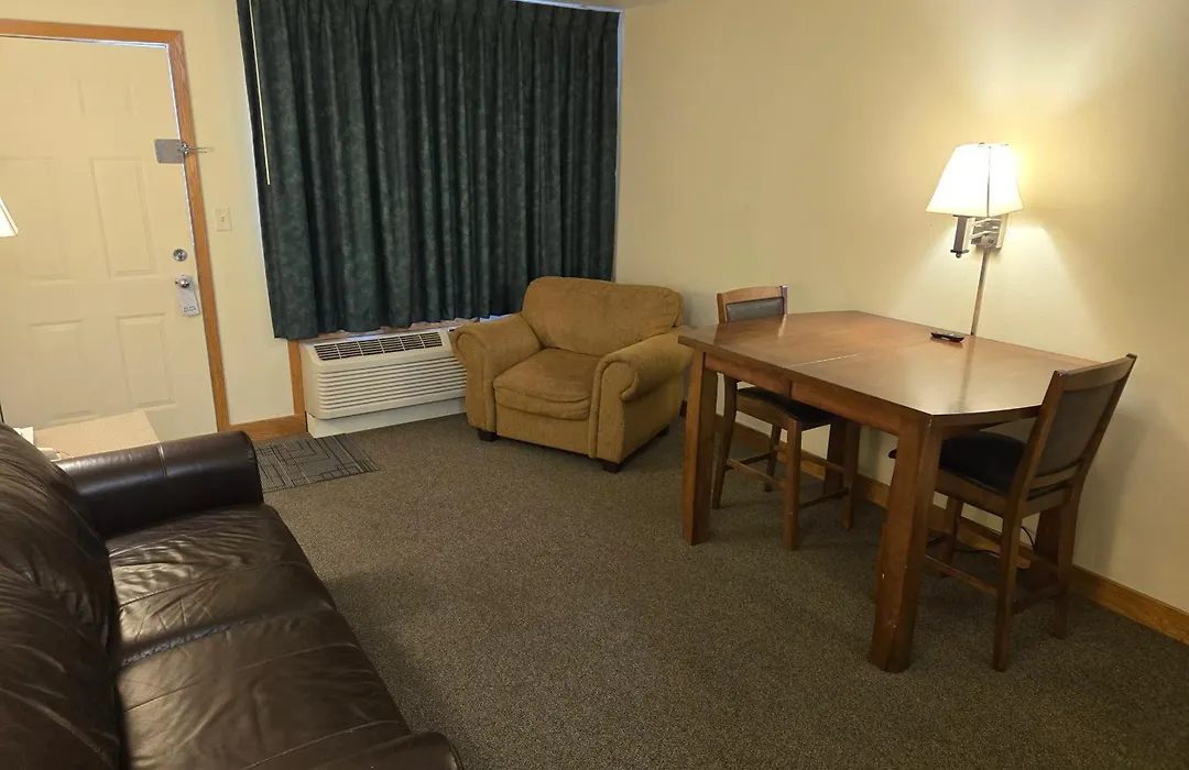 Travelers Lodge Marshall-1