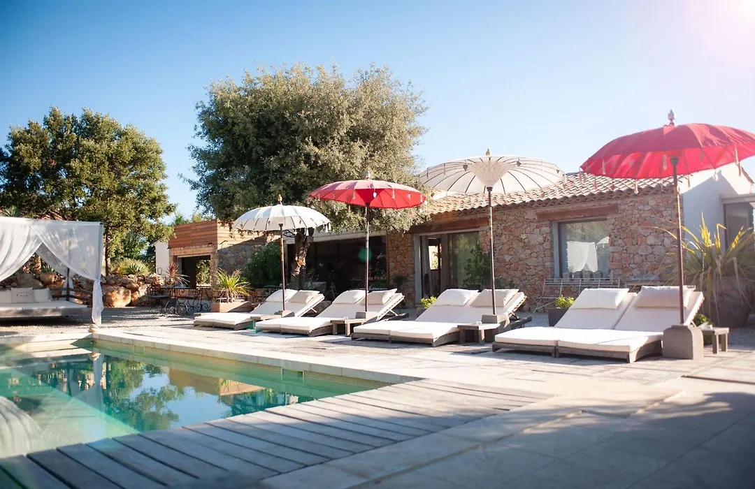Le Clos Des Cambres-1