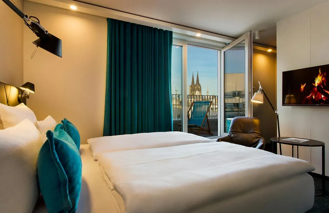 Motel One Koeln-Neumarkt-1