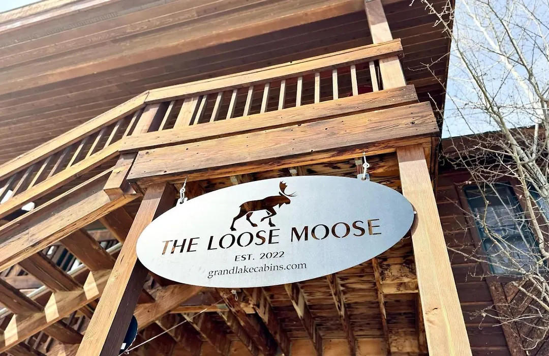 The Loose Moose Lodge-1