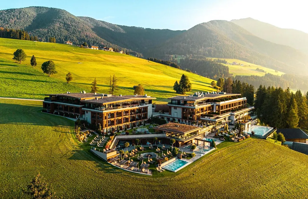 Hotel Alpen Tesitin Panorama Wellness Resort-1