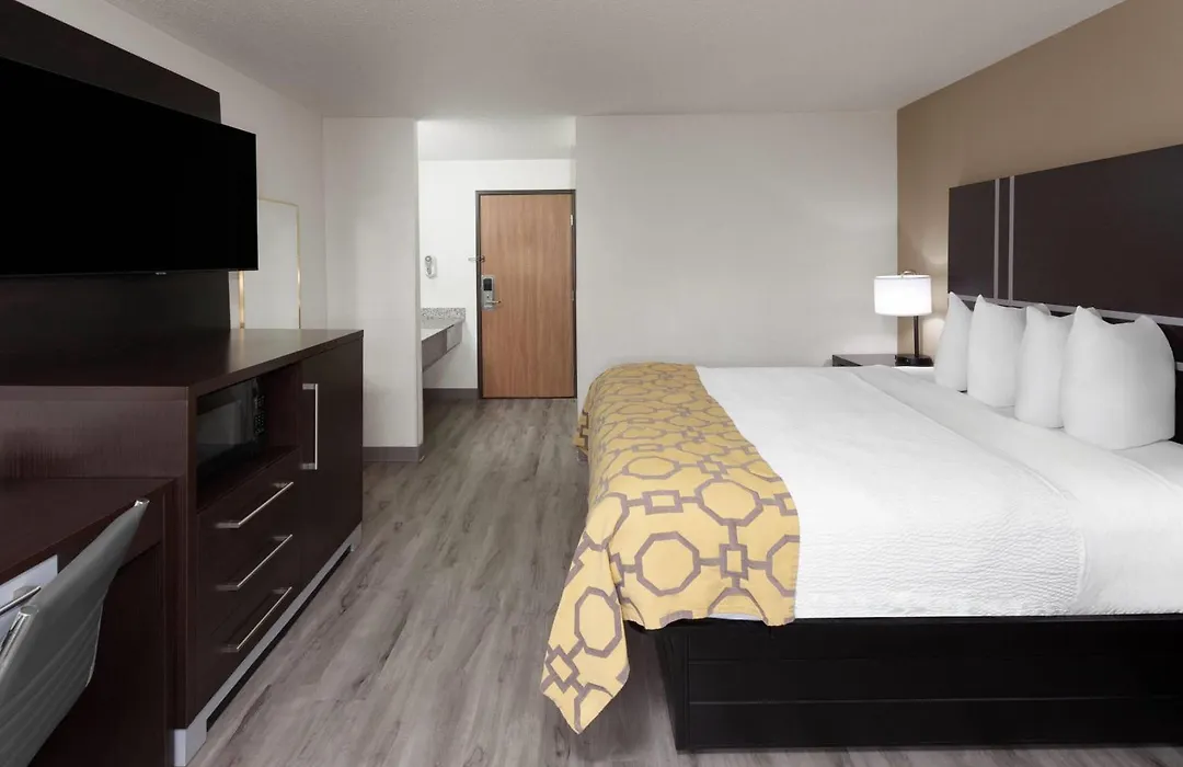 Baymont By Wyndham Green Bay-1