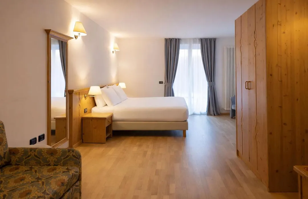 Golf Hotel-1