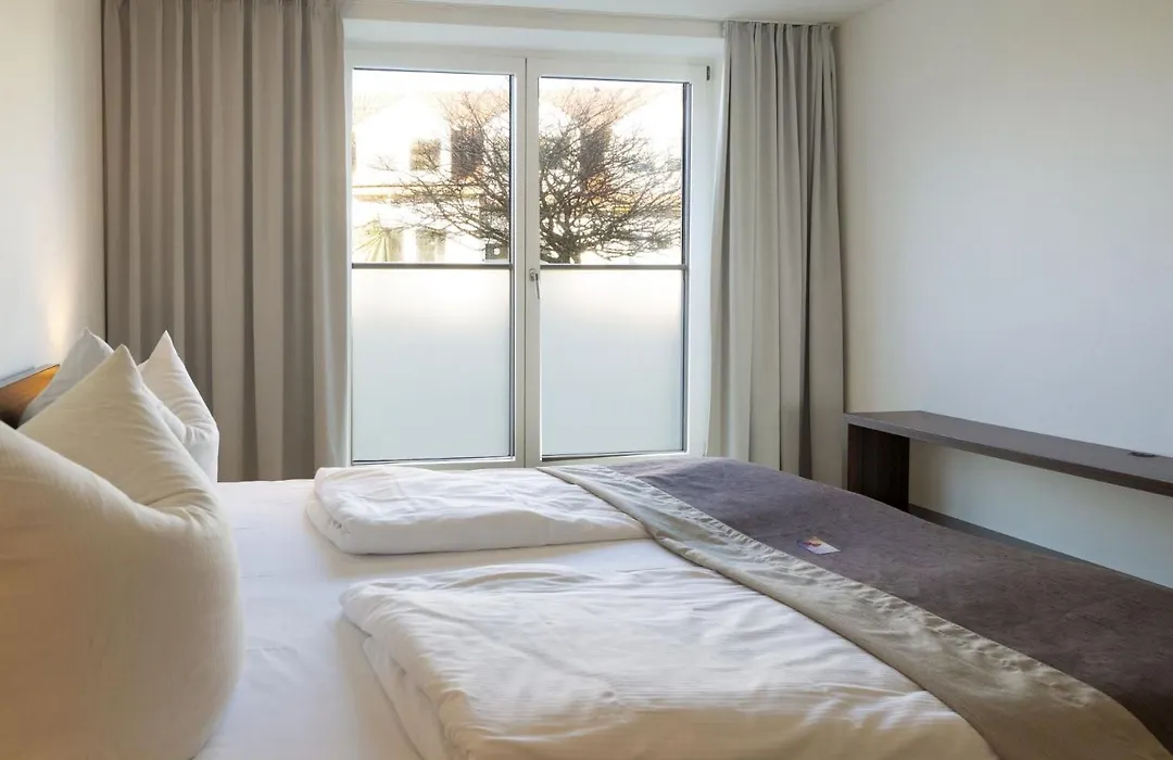 Strandhotel Dranske-1