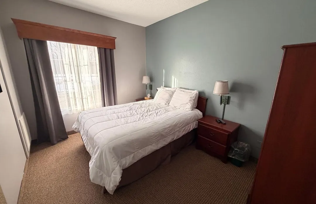 River Hills Hotel- Mankato-1