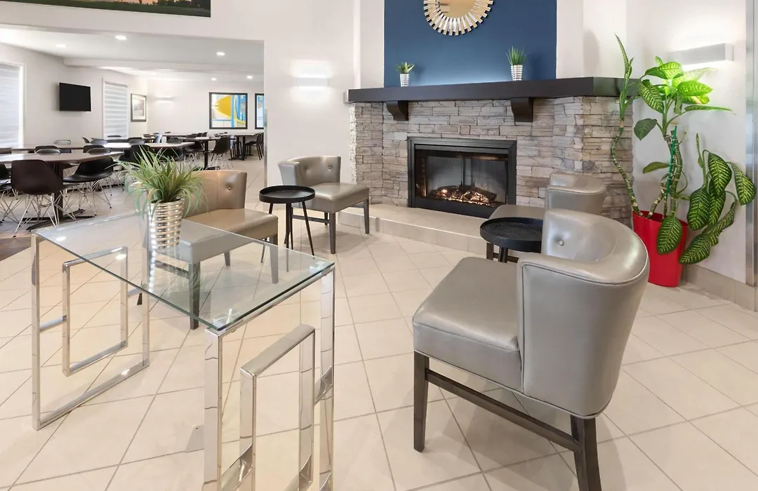 Super 8 By Wyndham Trois-Rivieres-1