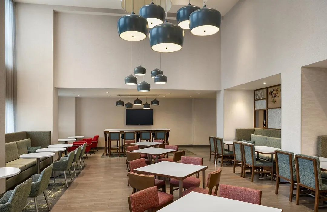 Hampton Inn & Suites Montreal-Dorval-1