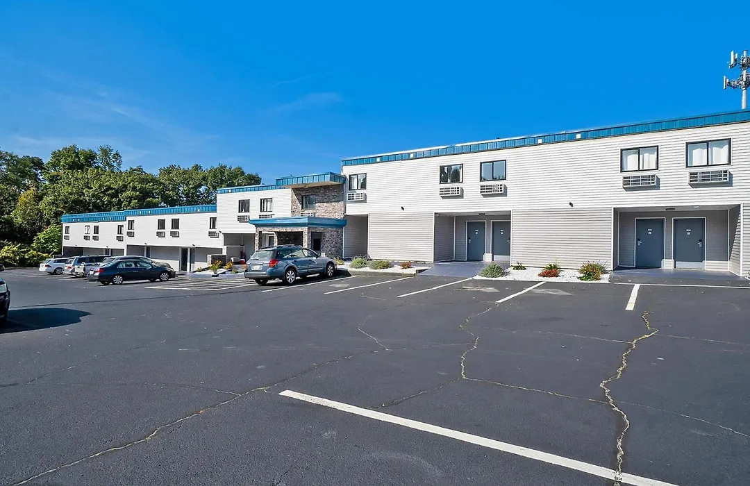 Days Inn By Wyndham Moosic-1