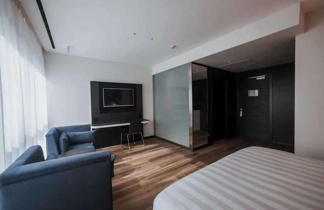 Life Hotel-1
