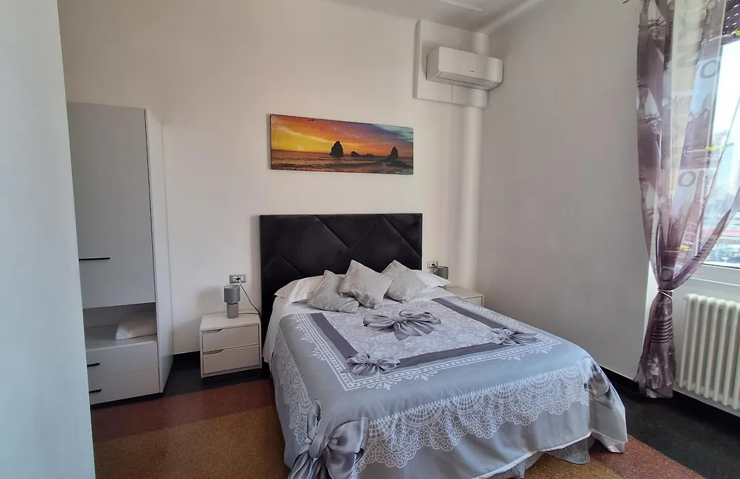 La Lanterna Di Angelo Rent Rooms And Apartments Free Parking On The Street Front-1