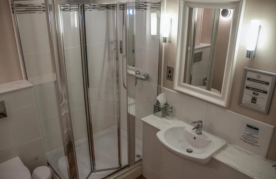 Holly Tree Hotel, Swimming Pool & Hot Tub-1