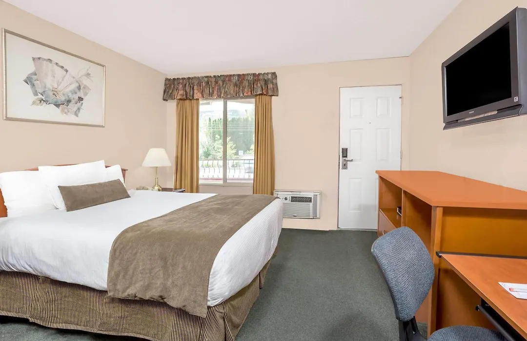 Howard Johnson By Wyndham Downtown Kamloops-1