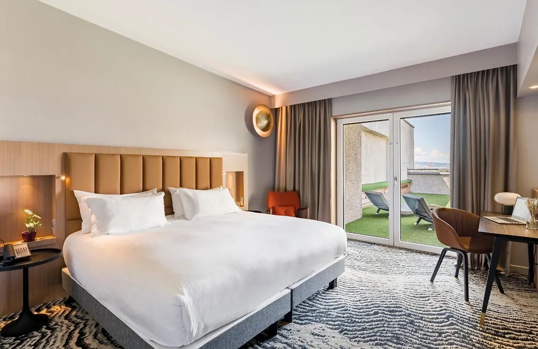 Doubletree By Hilton Lyon Eurexpo & Spa-1