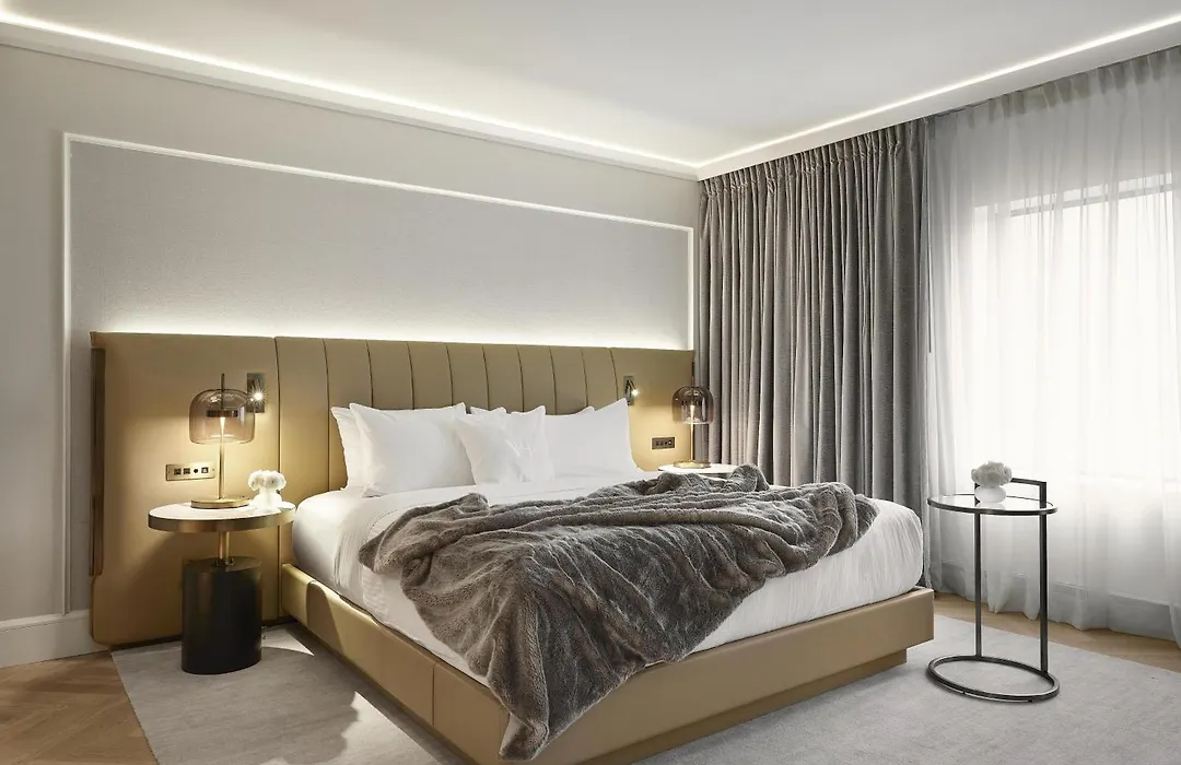 Vogue Hotel Montreal Downtown, Curio Collection By Hilton-1