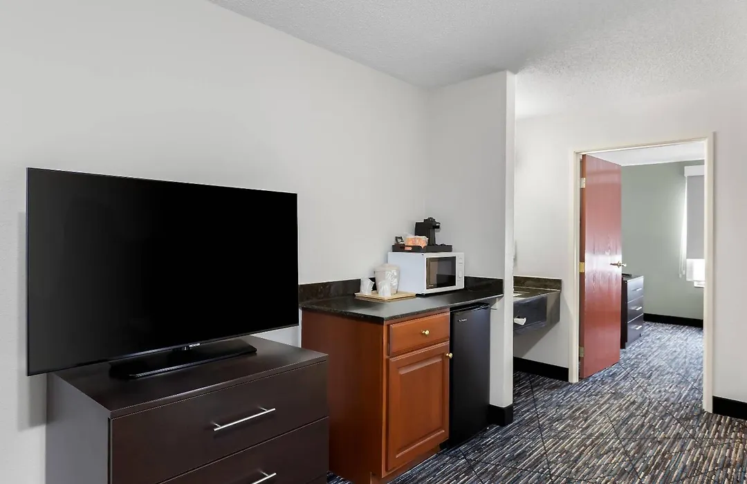 Quality Inn & Suites Niles-1