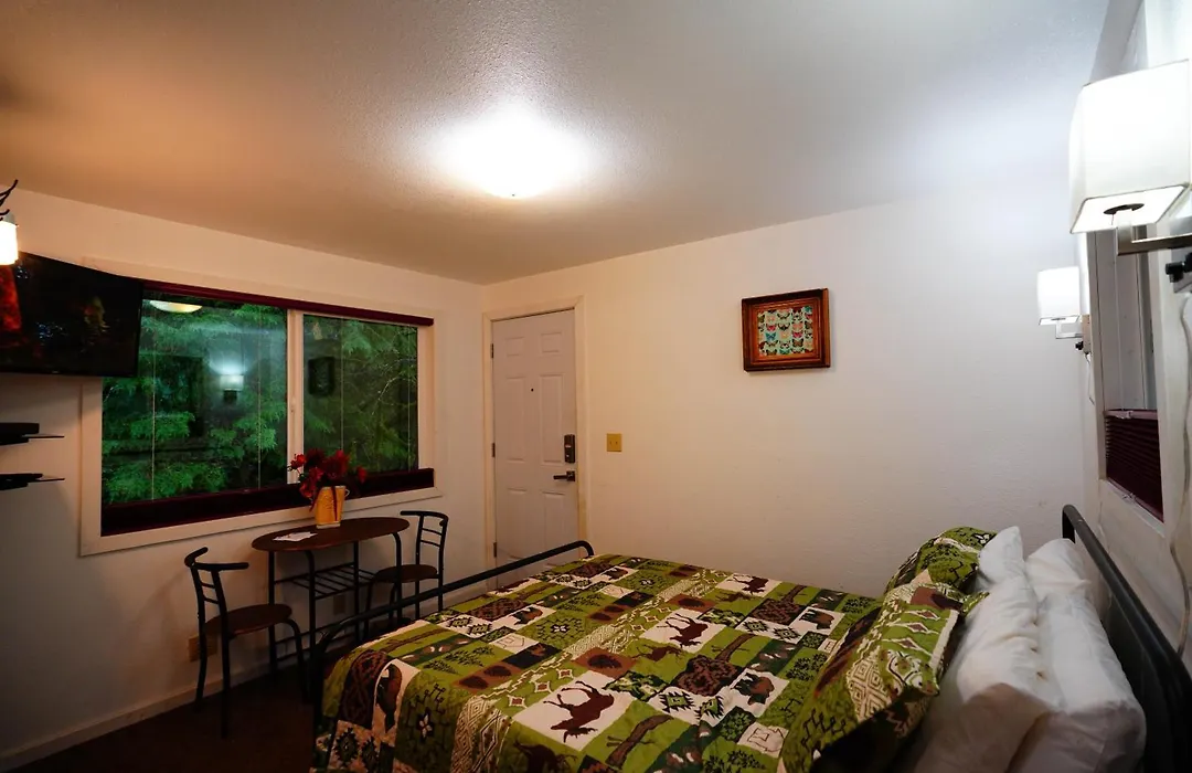 Alexander'S Lodge-1