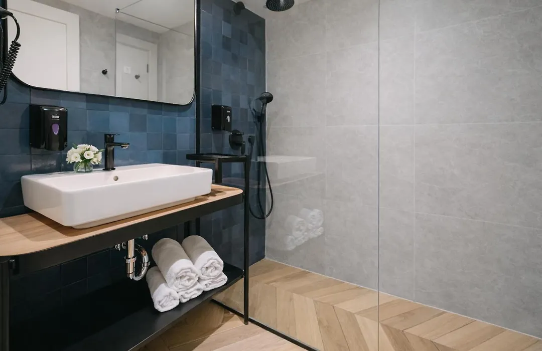 Hotel Hedonic-1