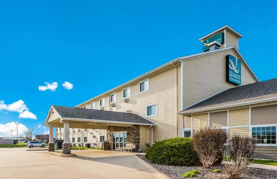 Quality Inn & Suites Eldridge Davenport North-1