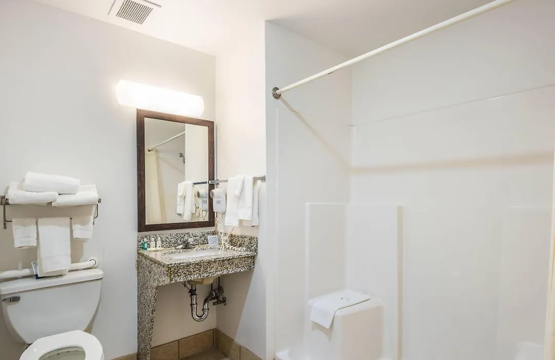 Quality Inn & Suites Eldridge Davenport North-1