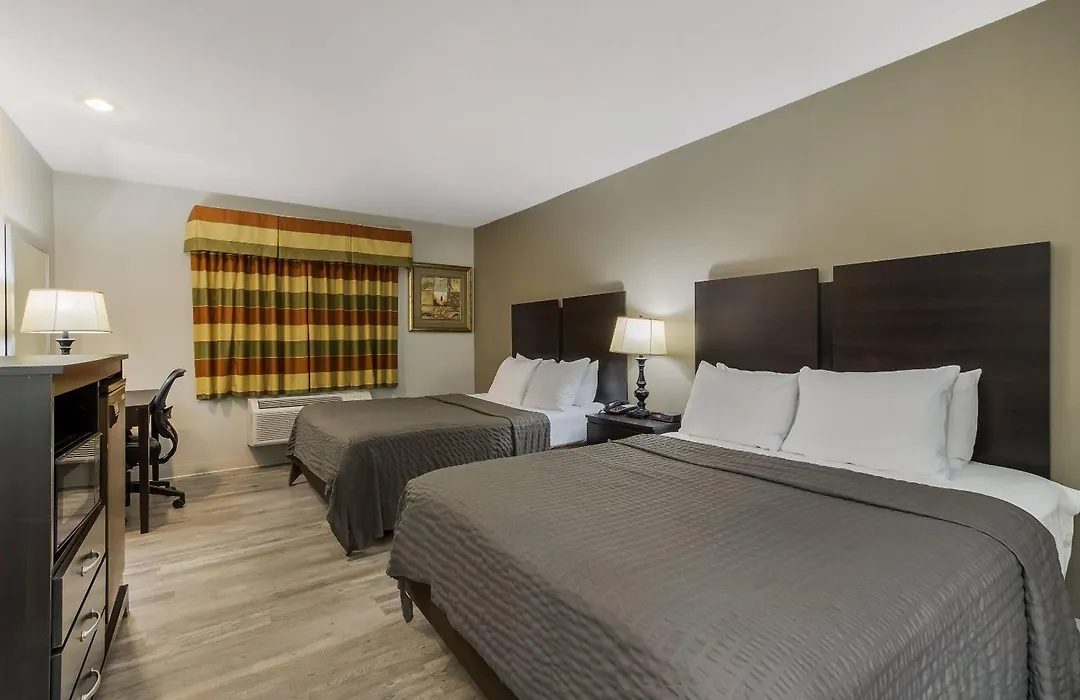 Econo Lodge Inn & Suites Yankton-1