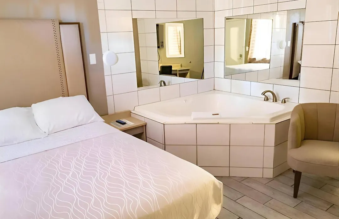 Econo Lodge Inn & Suites Yuma-1