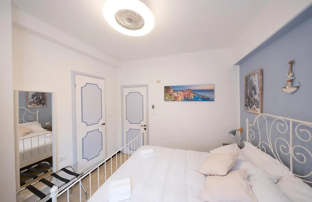 Pippo a Vernazza Rooms-1