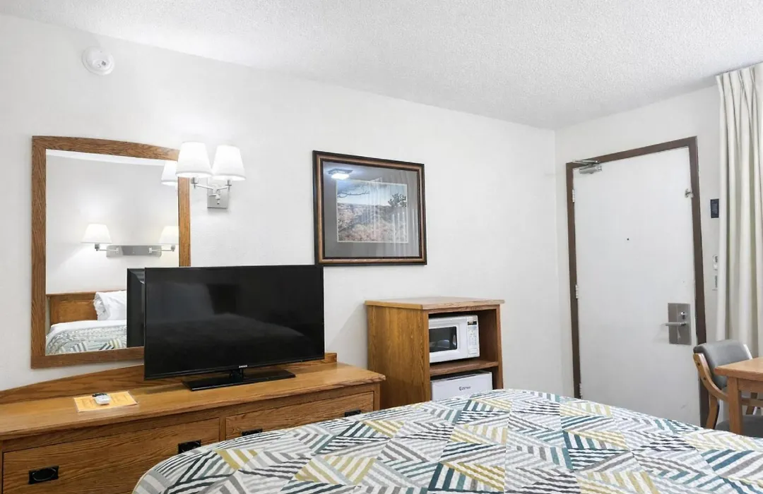 Sundowner Inn Forsyth I 94-1